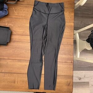 EUC Women’s Lulu leggings